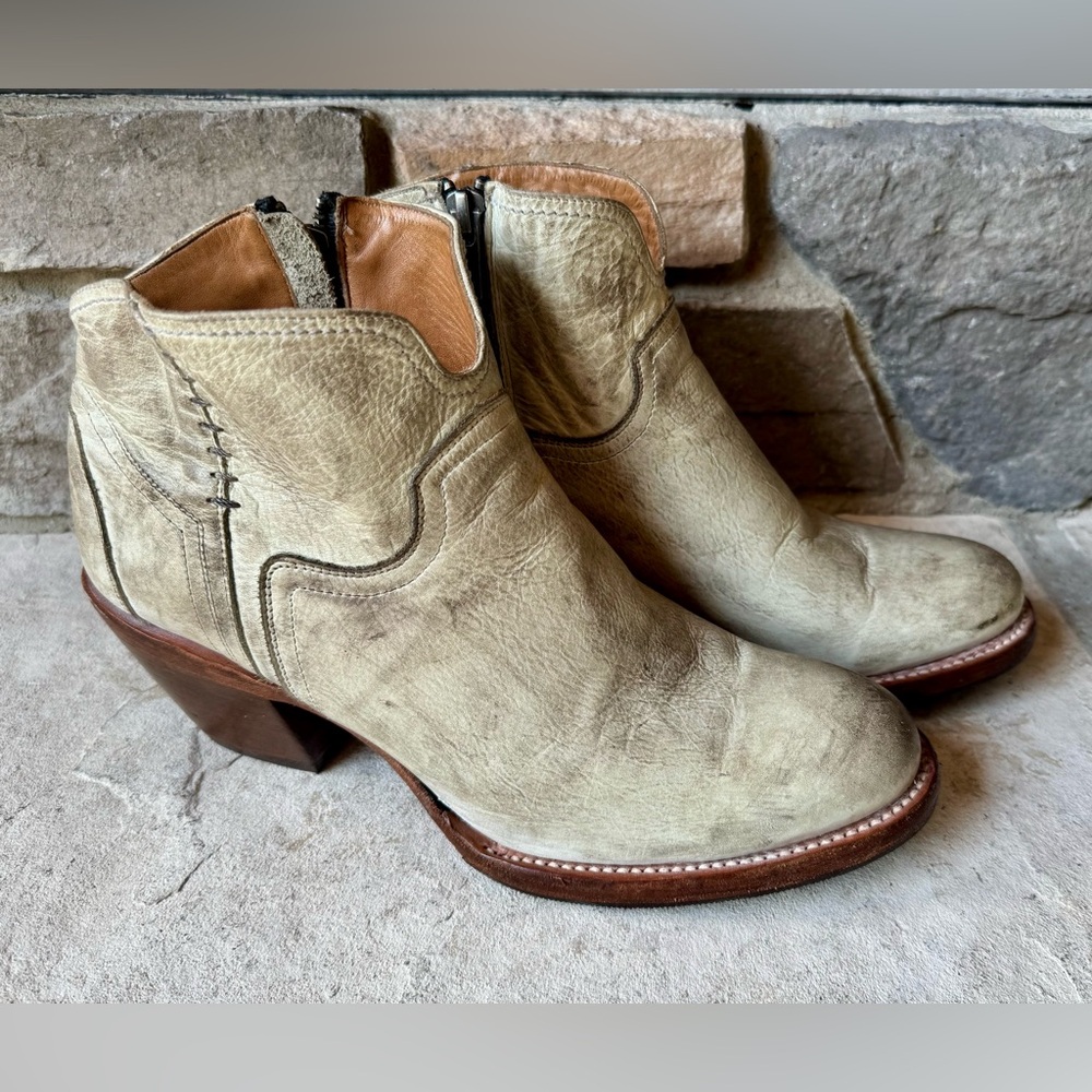 Lucchese Erika Boots Size 7.5 in Antique White